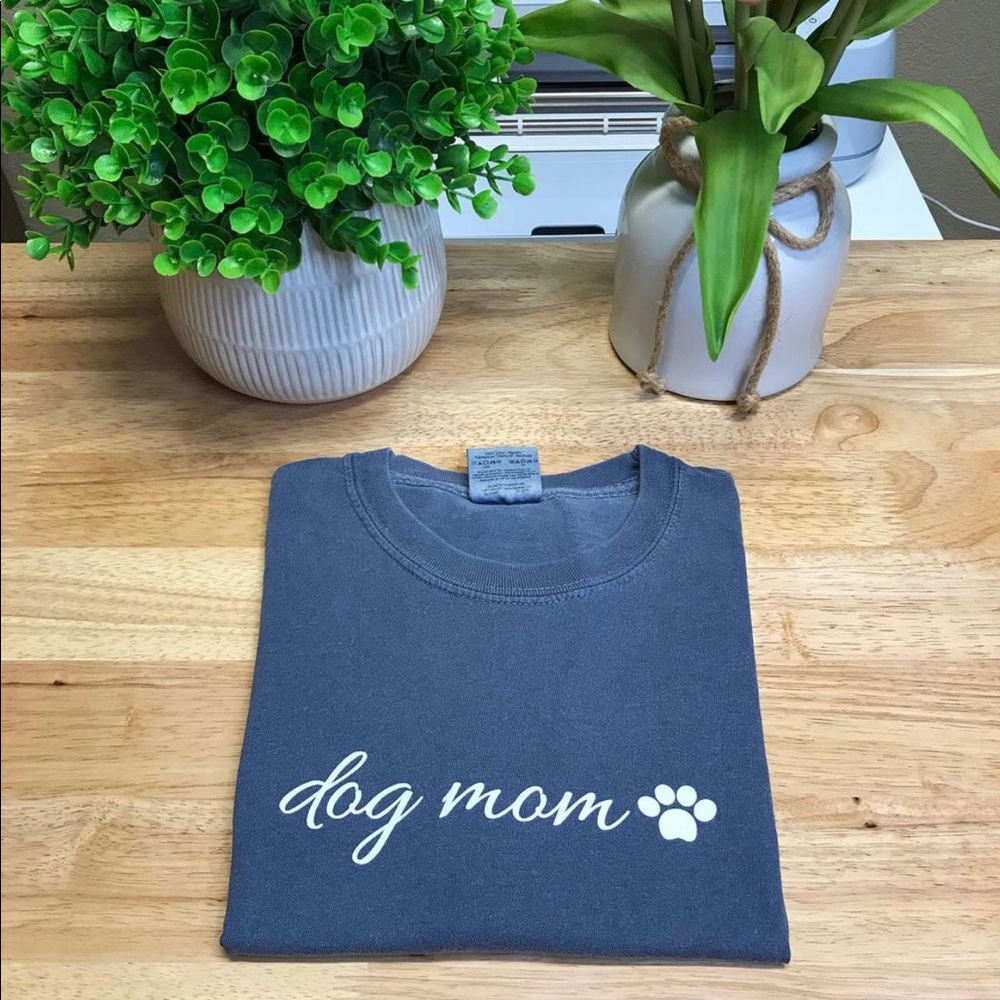 Dog Mom Unisex Adult 100% Cotton Crewneck T-Shirts - Various. - Picture 3 of 15